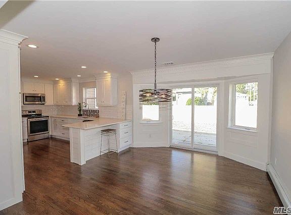 5th image of 223 Myrtle Ave