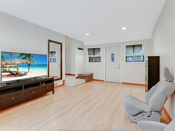 3rd image of 750 Bartlet Dr
