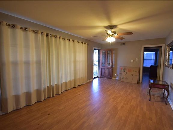 4th image of 319 Elm Dr