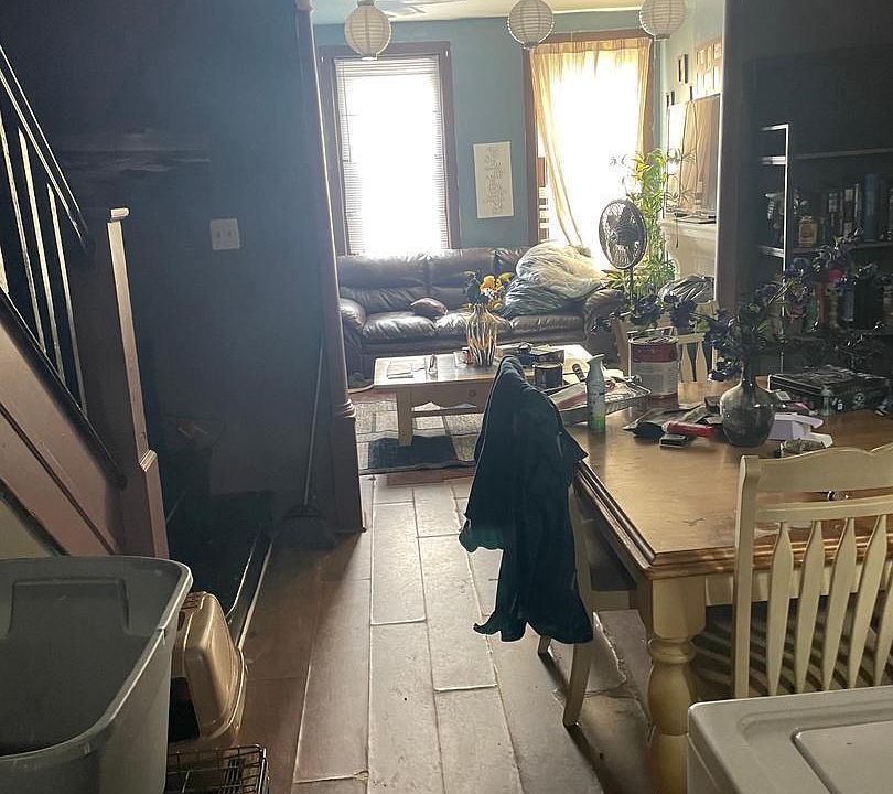 2nd image of 1343 W Silver St