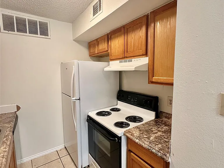 4322 Gillis St #105 — Photo 8