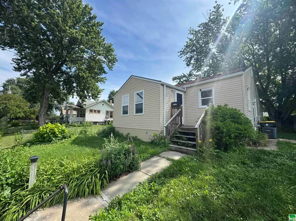 1722 S Alice St, Sioux City, IA 51106