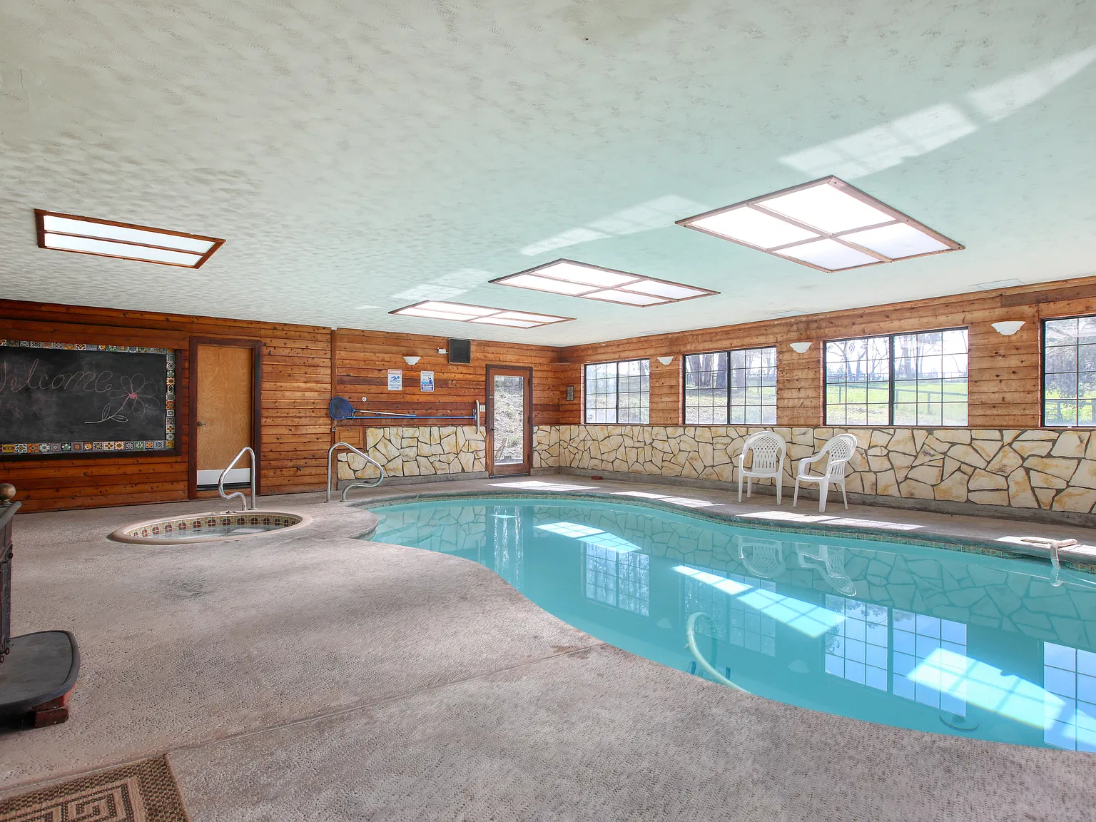 3 bed, 1946 sqft, $7,285 — Photo 3