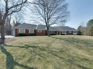 1125 W River Ct, River Hills, WI 53217