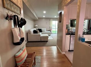 814 Woodbridge Commons Way, Iselin, NJ 08830