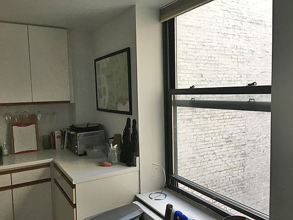 4th image of 201 W 74th St APT 14K
