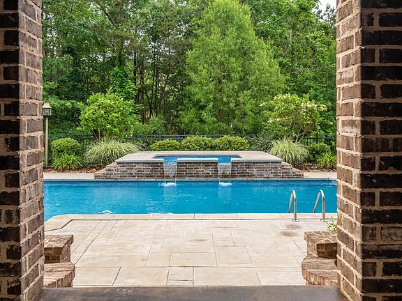 4th image of 131 Oak Shores Cir
