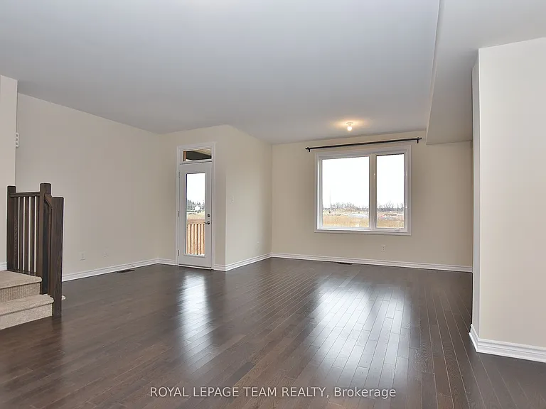 30 Rookie Cres — Photo 4