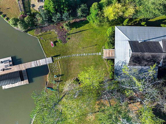 3rd image of 1171 White Oak Dr