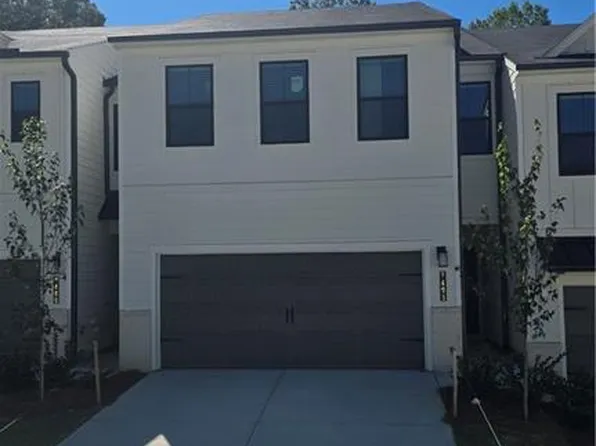 7493 Clover Ln, Flowery Branch, GA