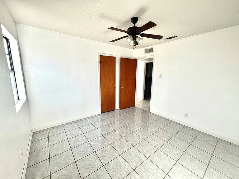 1044 Washington St — Photo 10