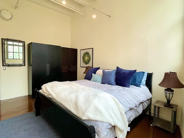312 W 5th St #201 — Photo 11