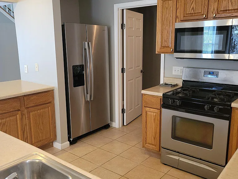 Stainless steel sink and gas stove with self cleaning and broiler