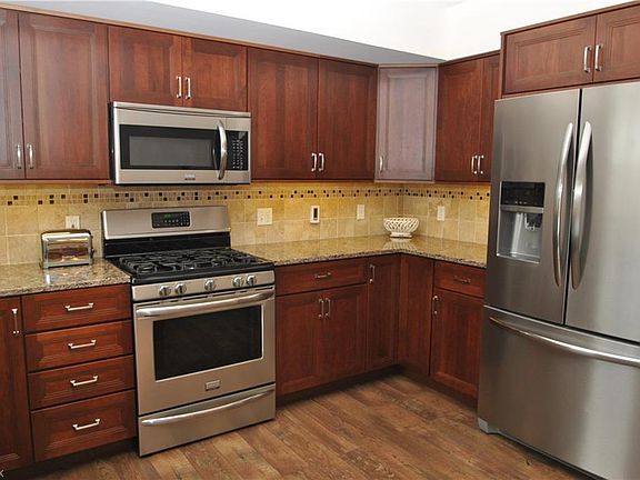 5th image of 708 Pebble Creek Dr