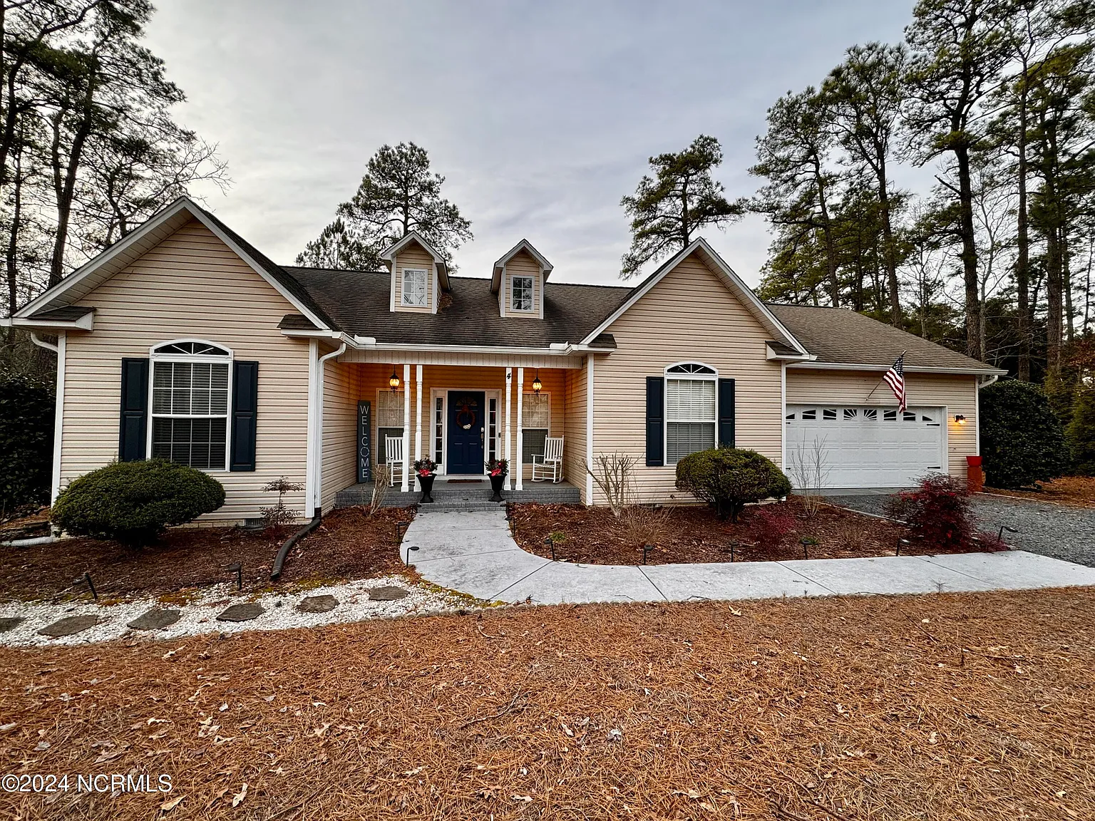 3 bed, 2.0 bath, 1850 sqft, $2,650 — Photo 1