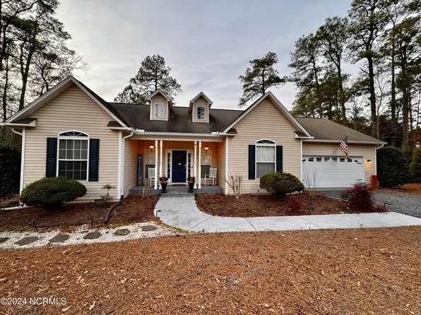 4 Lake Ct, Pinehurst, NC 28374