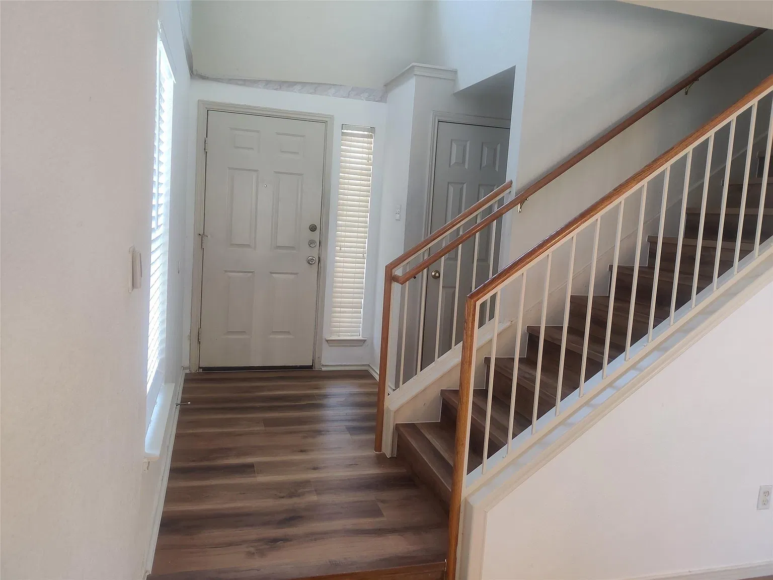 3 bed, 2.5 bath, 1698 sqft, $1,795 — Photo 3
