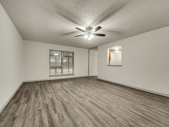 4th image of 1410 Creekwood Ln #1