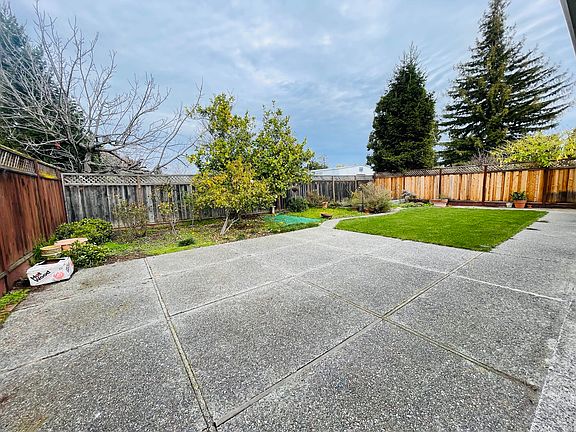 4th image of 1616 Roosevelt Ave