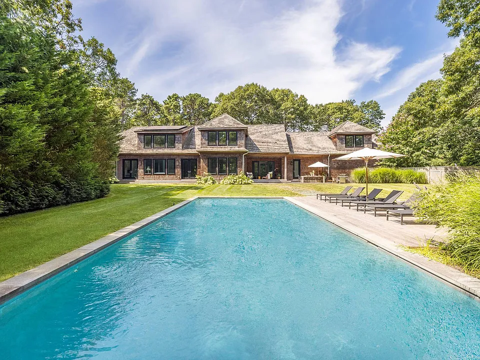 1 Country Ln