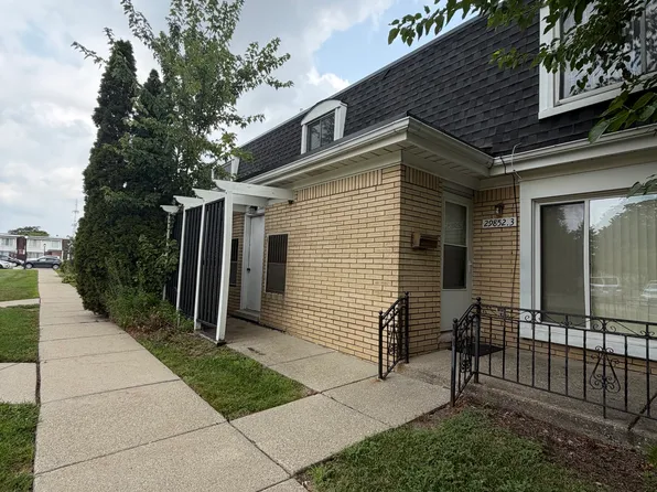 29852 City Center Dr APT 3, Warren, MI 48093