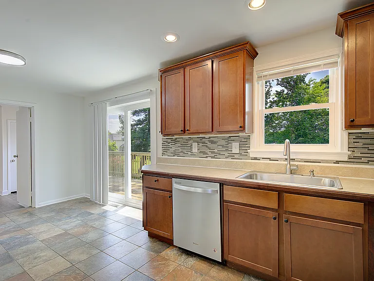 6417 Kaine Dr — Photo 14