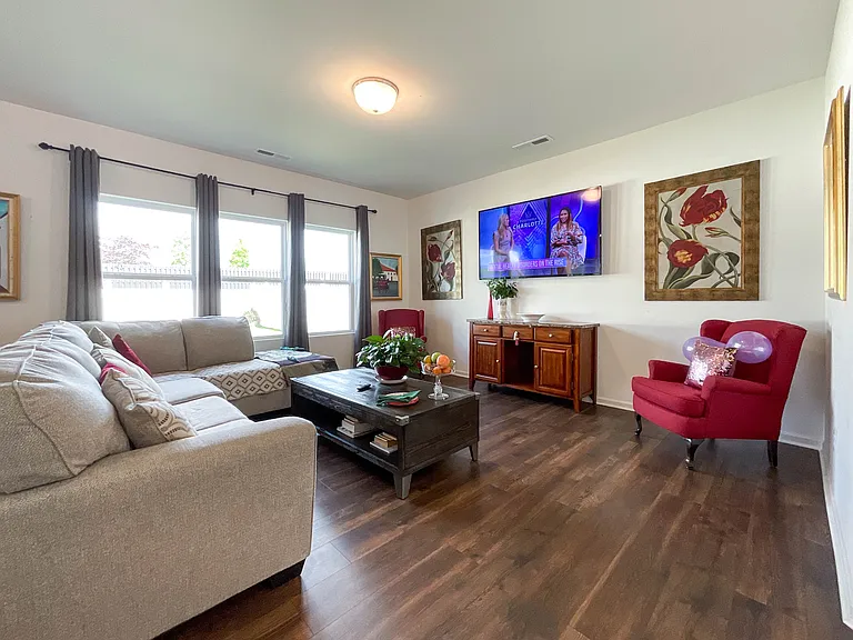 494 Aspire Cir — Photo 4