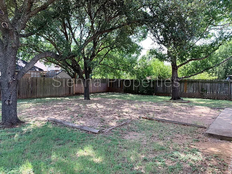 209 N Blue Ridge Pkwy — Photo 21