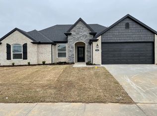 560 Magnolia Ln, Centerton, AR 72719