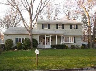 25 Hallock Rd, Patchogue, NY 11772