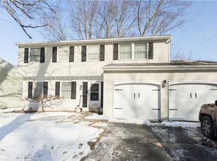 203 Promenade Dr, Swanton, OH 43558