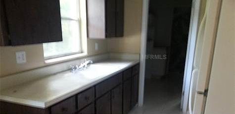 5th image of 518 Lake St