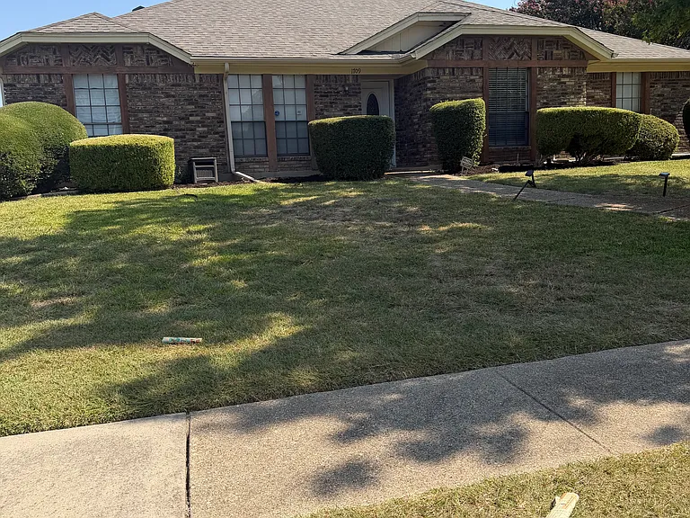 1709 Hatherly Dr — Photo 1