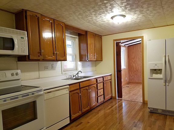 Stove, fridge, dishwasher & microwave