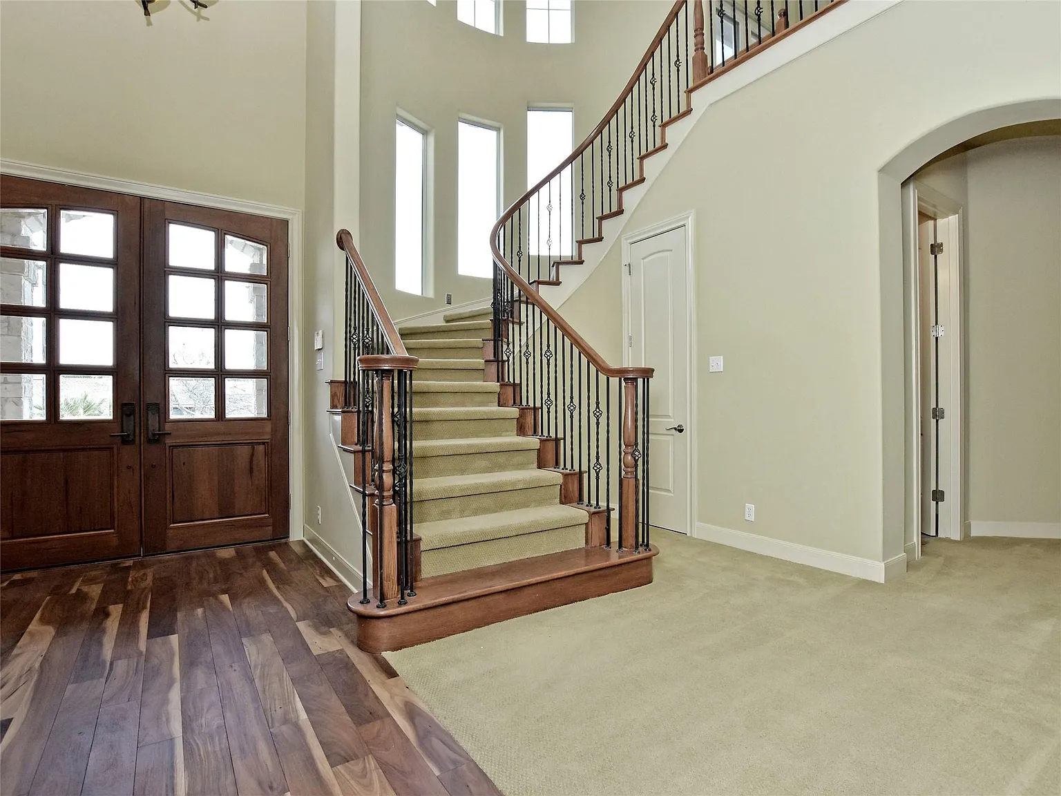 4 bed, 3.5 bath, 3100 sqft, $3,995 — Photo 4