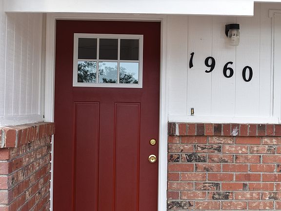 2nd image of 1960 Eastlake Blvd