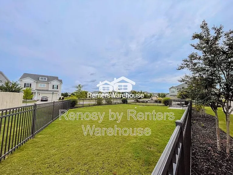 1713 Dresdon Ln — Photo 3
