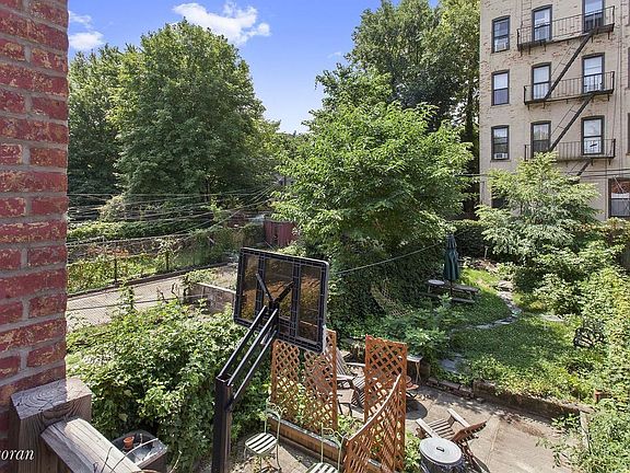 5th image of 674 Park Pl APT 1