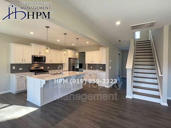 5th image of 708 Atlantis St