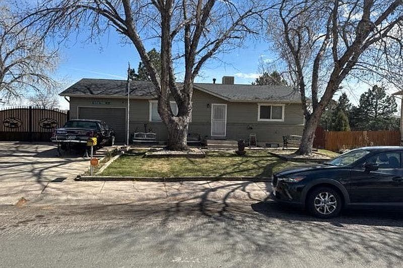 1st image of 631 Lansing Dr