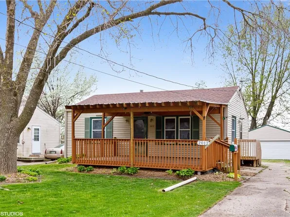 2012 E 27th St, Des Moines, IA 50317