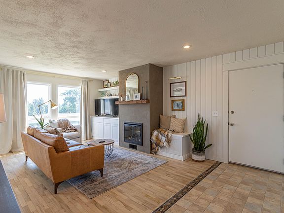 2nd image of 270 Farview Dr