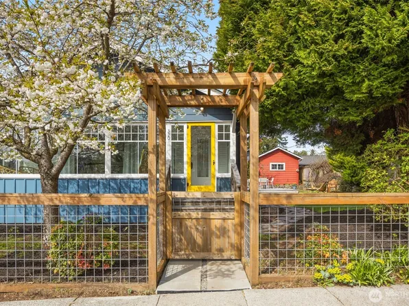 320 N 102nd Street, Seattle, WA 98133