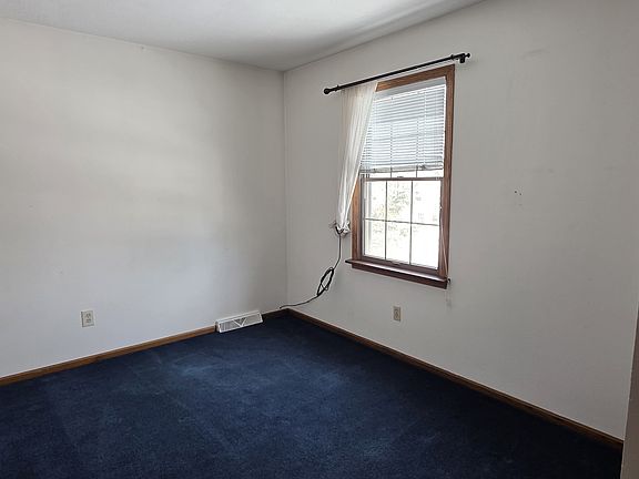 5th image of 5635 London Dr APT B