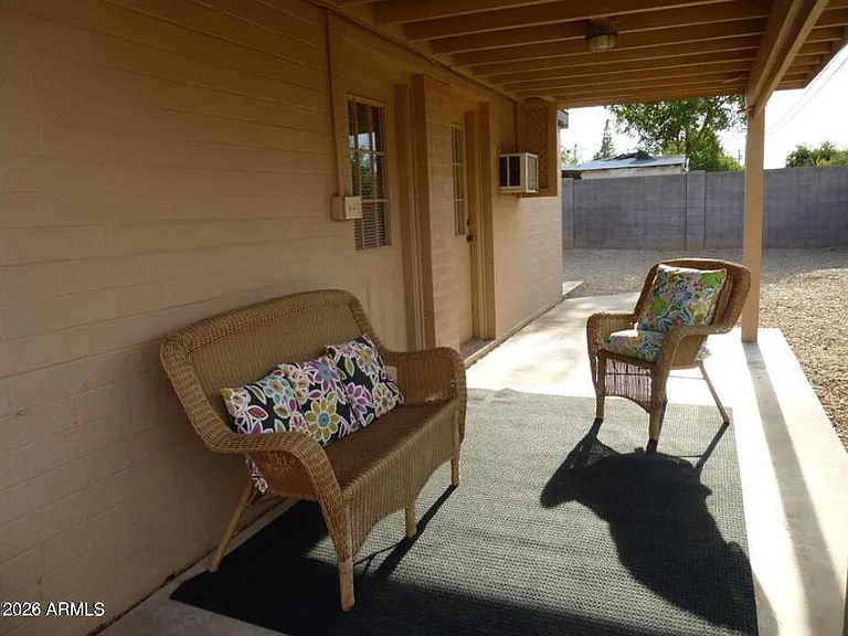 946 E Loma Vista Dr — Photo 16