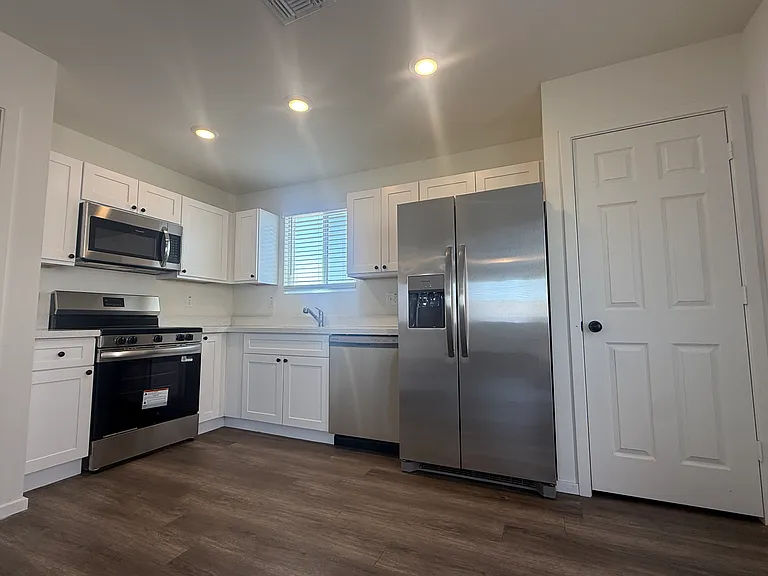 4037 S 12th St #205 — Photo 9