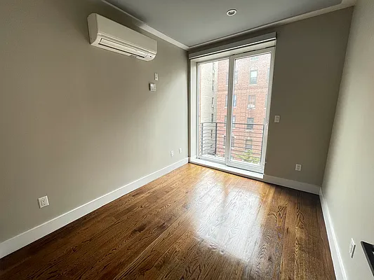 Rented by Tapiro Realty | media 12