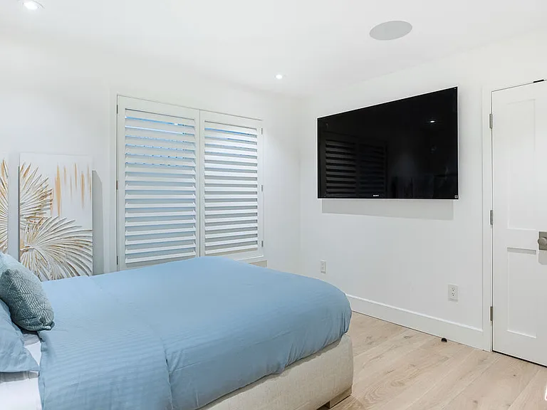 1347 Palisades Beach Rd — Photo 12