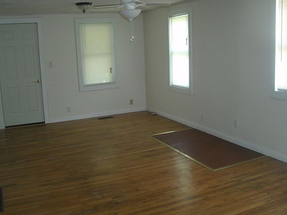 4th image of 14 White Lambs Ln