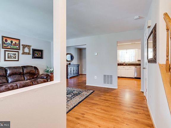 3rd image of 2891 Madeira Ct